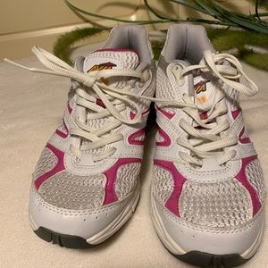Avia Avi Motion Tennis Shoes - NWOT